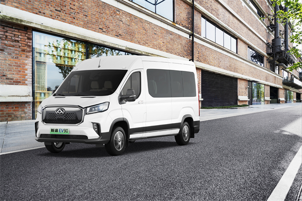 上汽大通MAXUS輕客家族“三電齊發(fā)”，大拿M1攜手2025款新途EV70、新途EV90上市發(fā)布